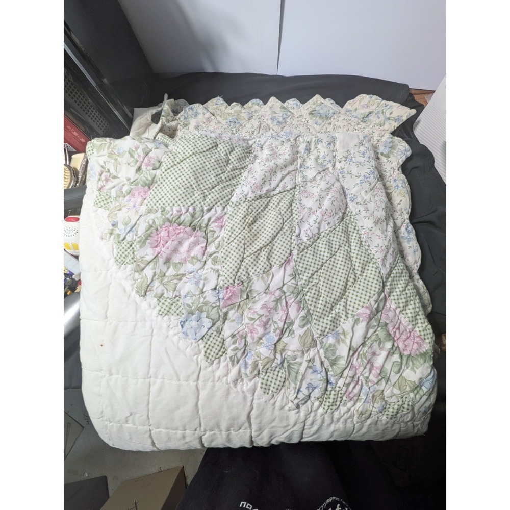 Vintage Floral Patchwork Quilt Scalloped Edge Green Pink Blue Cottagecore Throw